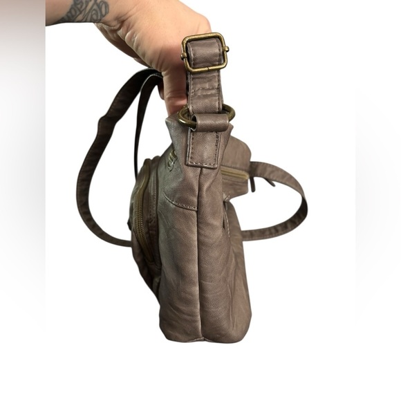 Stone Mountain Accessories Women's Soft Gray Crossbody Bag - Picture 4 of 11